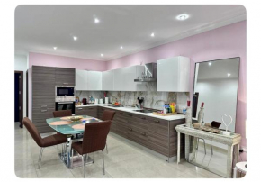 Excellent location, Sliema Ferry,Beach & Pool club